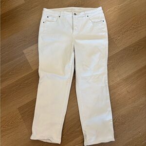 🤍 Chico’s White Define Me Denim – Straight Leg Jeans (Size 3R / 16R, EUC)